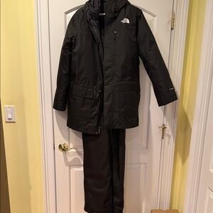 The North Face Ski  Black Insulated Jacket and Pants